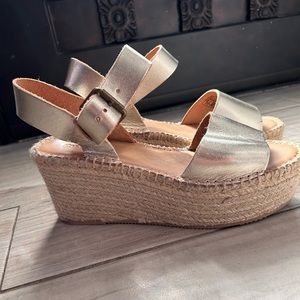 Flatform style espadrille